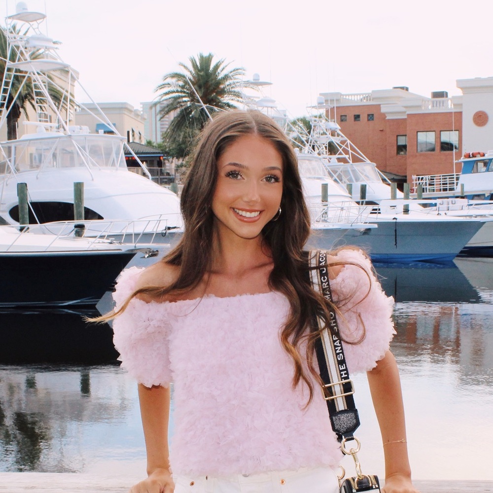 Meet your Posher, Lacee